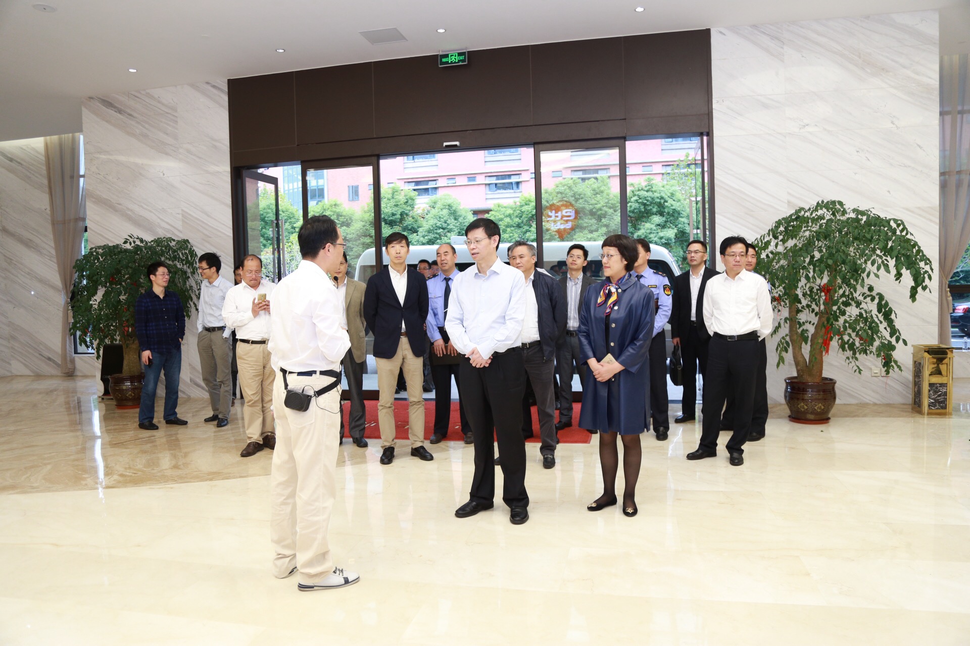 “尊龙凯时人生就是博馒头,这个企业做得很好!”--上海市许昆林副市长莅临尊龙凯时人生就是博考察指导